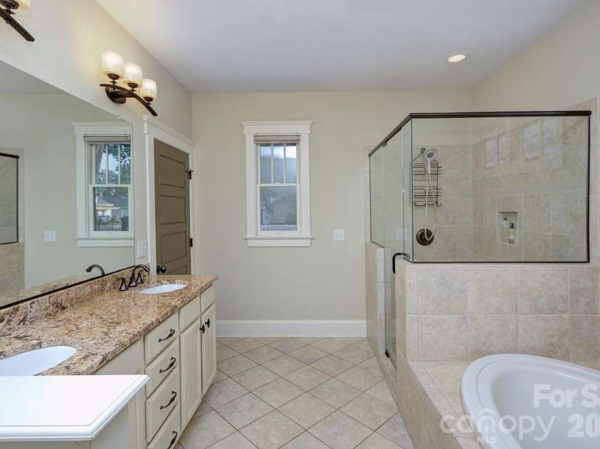 204 Martin Street, Charlotte, NC 28216.  MLS# CAR4428060, YatesRealty ID 52714. 