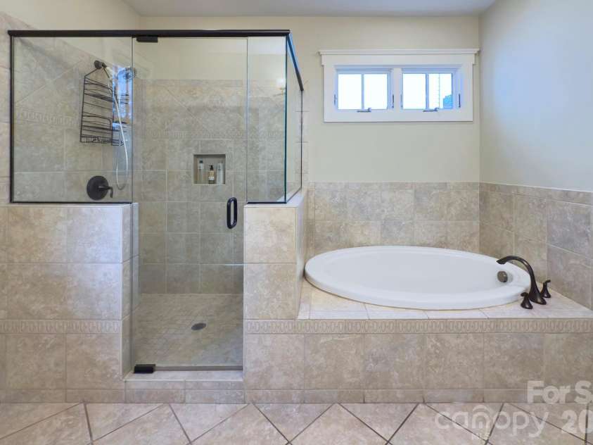 204 Martin Street, Charlotte, NC 28216.  MLS# CAR4428060, YatesRealty ID 52714. 