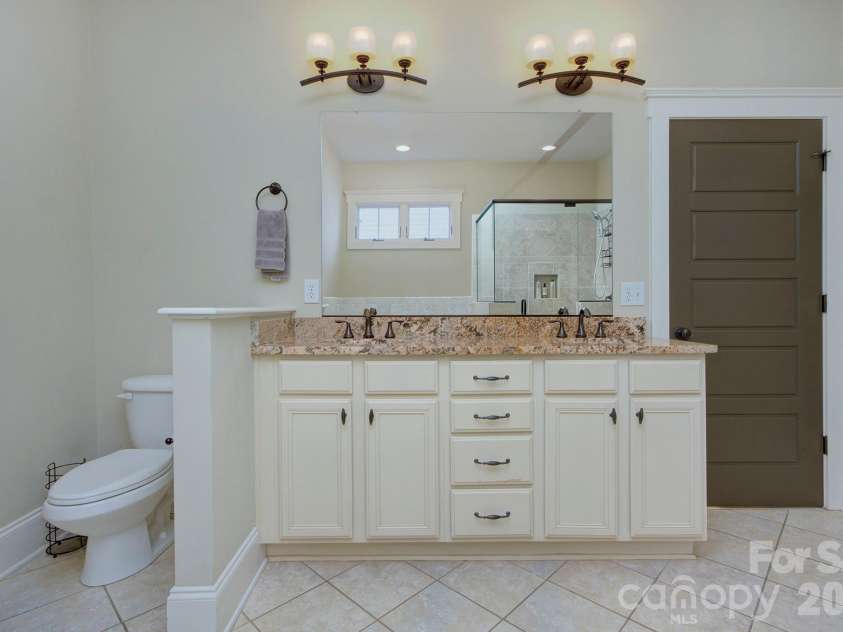 204 Martin Street, Charlotte, NC 28216.  MLS# CAR4428060, YatesRealty ID 52714. 