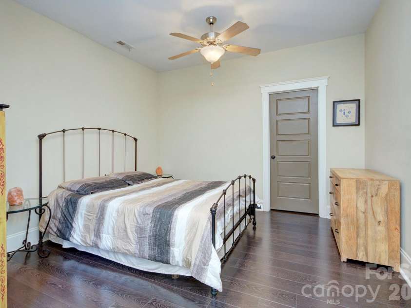 204 Martin Street, Charlotte, NC 28216.  MLS# CAR4428060, YatesRealty ID 52714. 