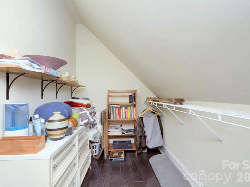 204 Martin Street, Charlotte, NC 28216.  MLS# CAR4428060, YatesRealty ID 52714. 