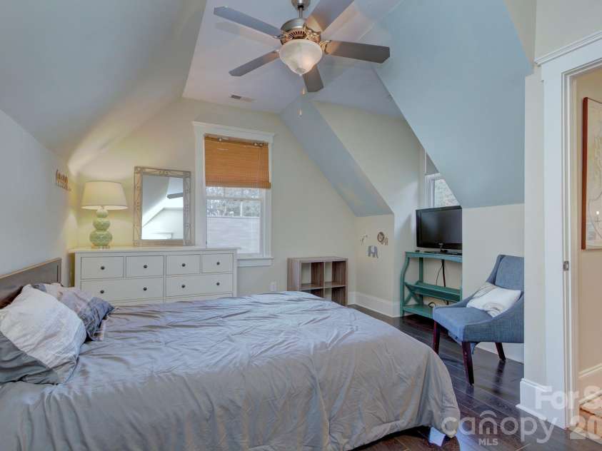 204 Martin Street, Charlotte, NC 28216.  MLS# CAR4428060, YatesRealty ID 52714. 