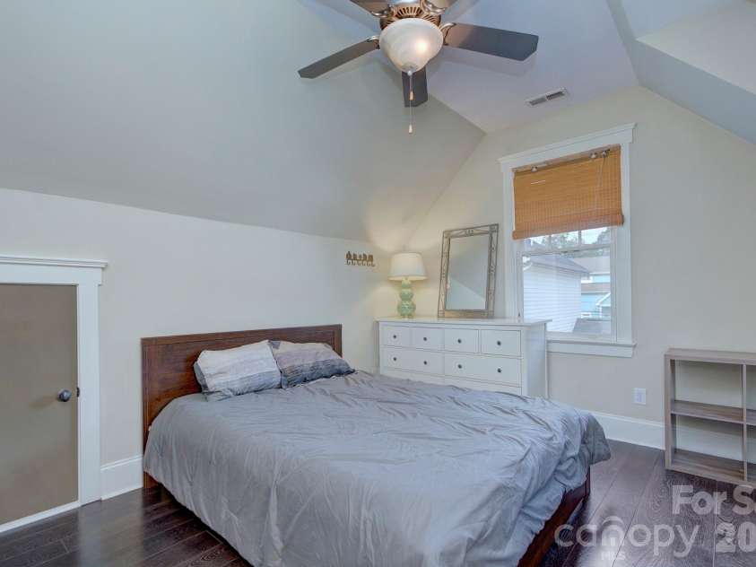 204 Martin Street, Charlotte, NC 28216.  MLS# CAR4428060, YatesRealty ID 52714. 