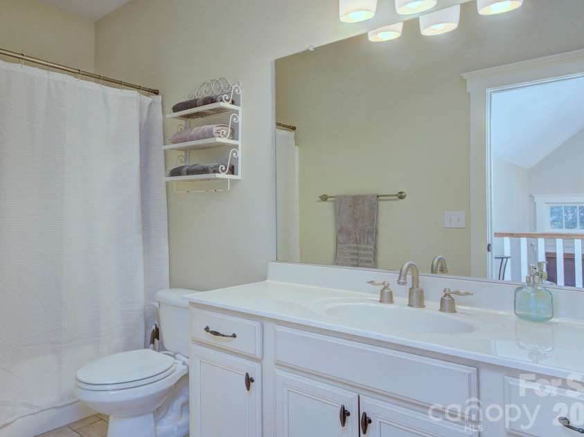 204 Martin Street, Charlotte, NC 28216.  MLS# CAR4428060, YatesRealty ID 52714. 