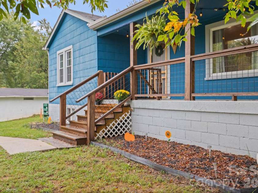 178 Collins Drive, Clyde, NC 28721.  MLS# CAR4427815, YatesRealty ID 52716. 