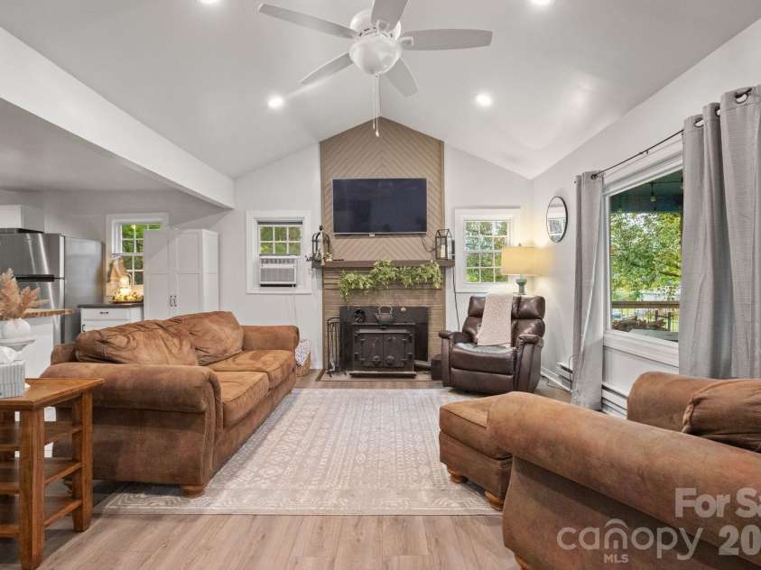 178 Collins Drive, Clyde, NC 28721.  MLS# CAR4427815, YatesRealty ID 52716. 