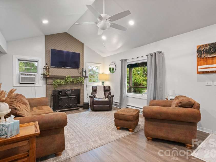 178 Collins Drive, Clyde, NC 28721.  MLS# CAR4427815, YatesRealty ID 52716. 