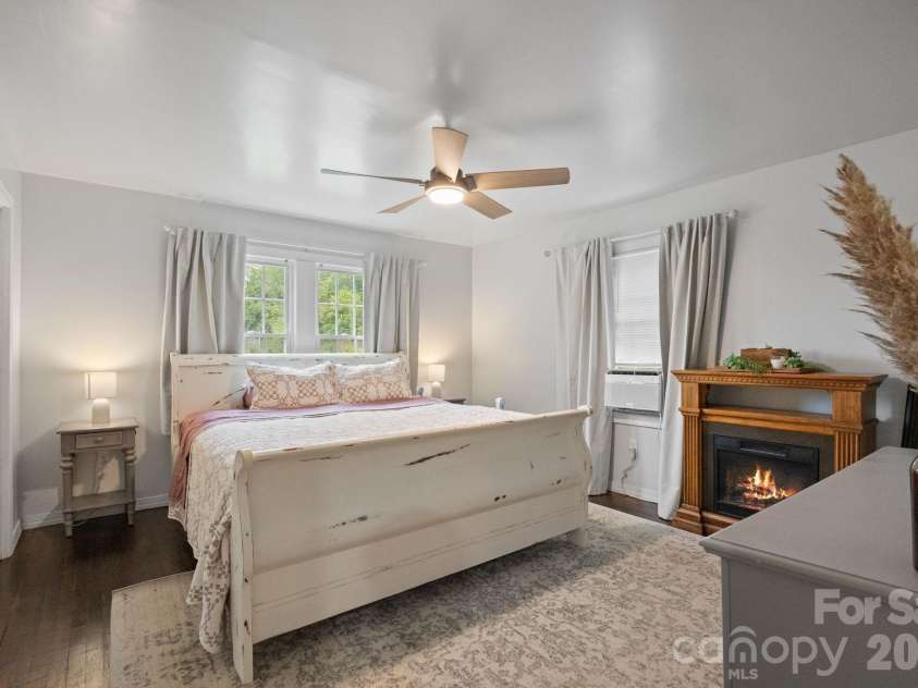 178 Collins Drive, Clyde, NC 28721.  MLS# CAR4427815, YatesRealty ID 52716. 