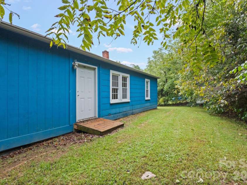 178 Collins Drive, Clyde, NC 28721.  MLS# CAR4427815, YatesRealty ID 52716. 