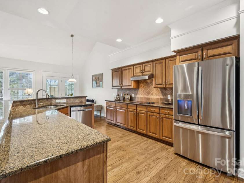 10834 Rogalla Drive, Charlotte, NC 28277.  MLS# CAR4326769, YatesRealty ID 52719. Kitchen