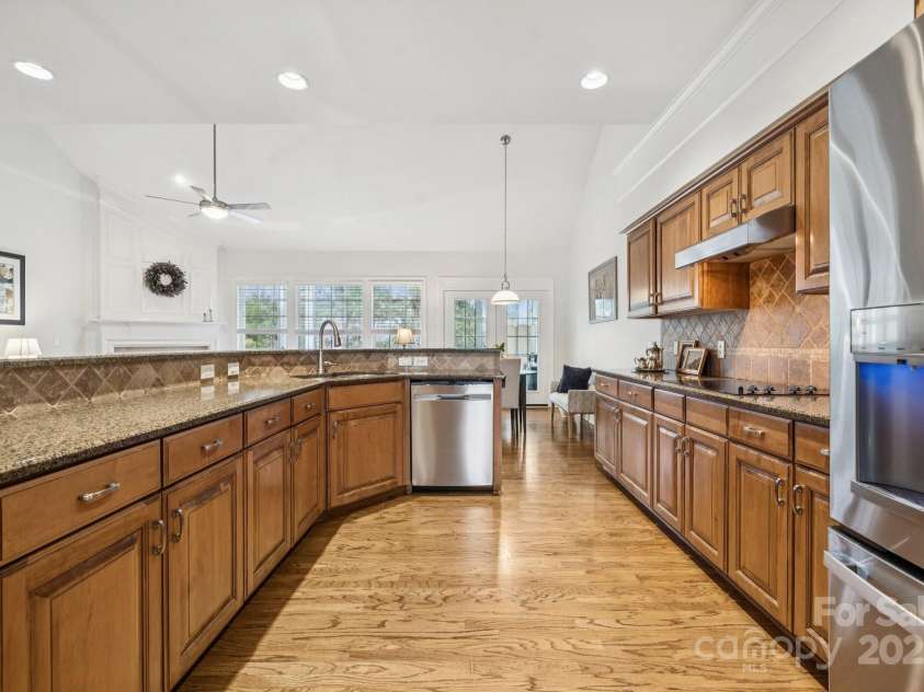 10834 Rogalla Drive, Charlotte, NC 28277.  MLS# CAR4326769, YatesRealty ID 52719. Kitchen