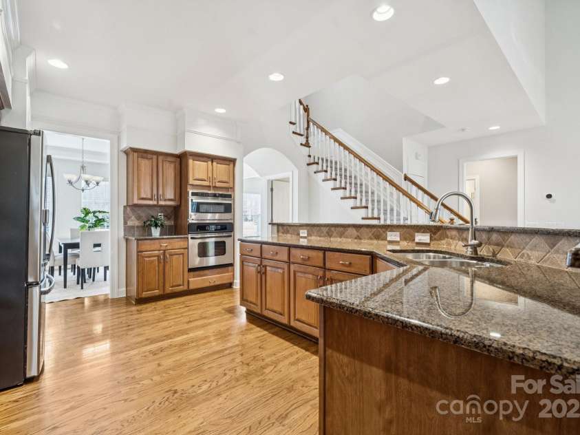 10834 Rogalla Drive, Charlotte, NC 28277.  MLS# CAR4326769, YatesRealty ID 52719. Kitchen