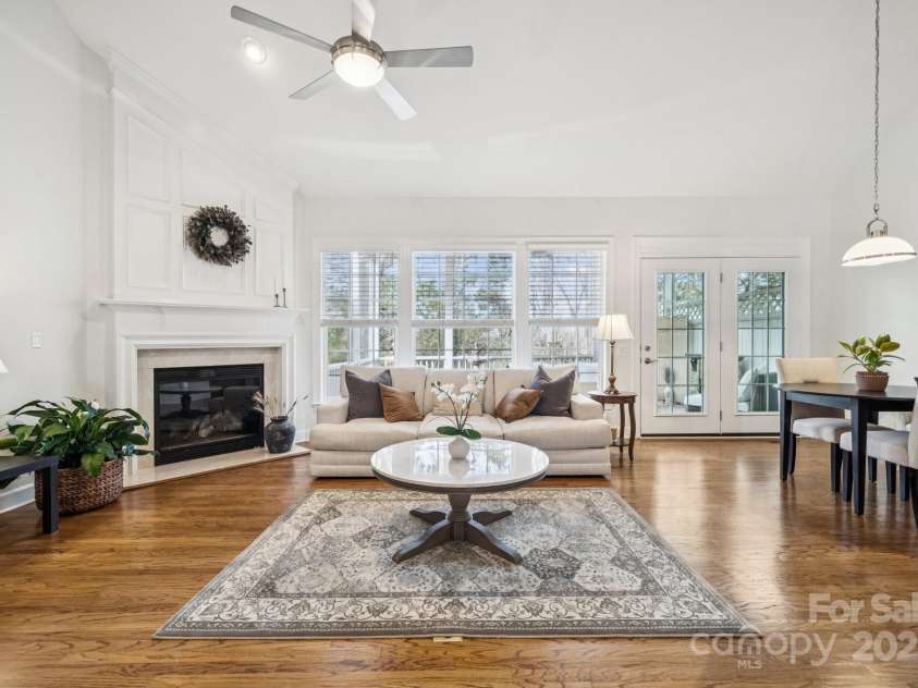 10834 Rogalla Drive, Charlotte, NC 28277.  MLS# CAR4326769, YatesRealty ID 52719. Living Room
