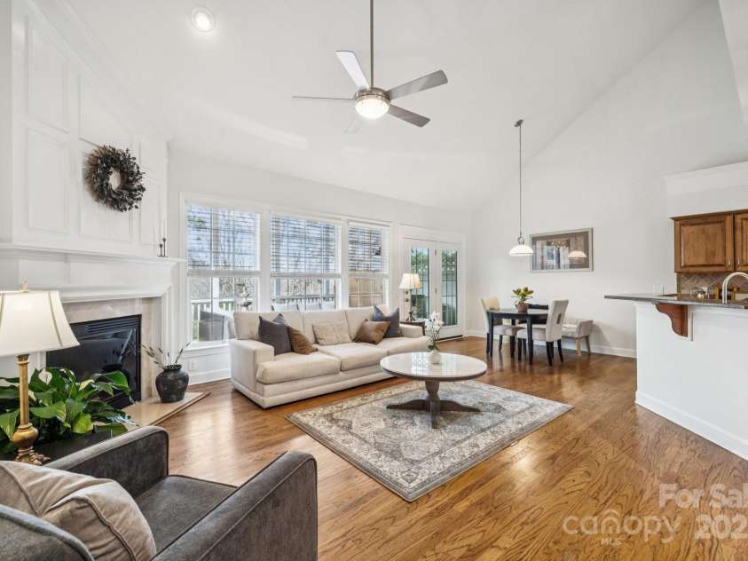 10834 Rogalla Drive, Charlotte, NC 28277.  MLS# CAR4326769, YatesRealty ID 52719. Living Room