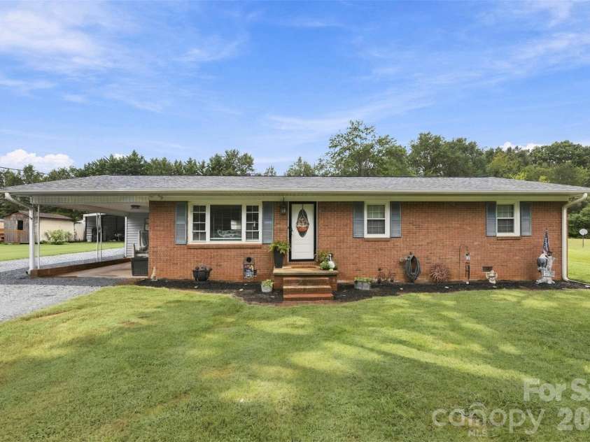 1207 Scenic Drive, Shelby, NC 28150.  MLS# CAR4426959, YatesRealty ID 52720. 