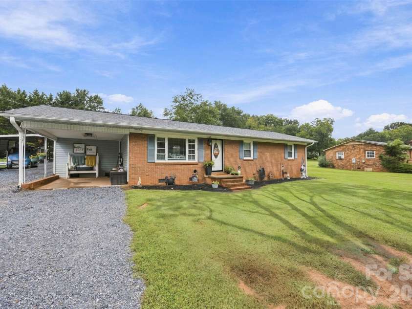 1207 Scenic Drive, Shelby, NC 28150.  MLS# CAR4426959, YatesRealty ID 52720. 