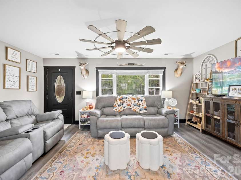 1207 Scenic Drive, Shelby, NC 28150.  MLS# CAR4426959, YatesRealty ID 52720. 