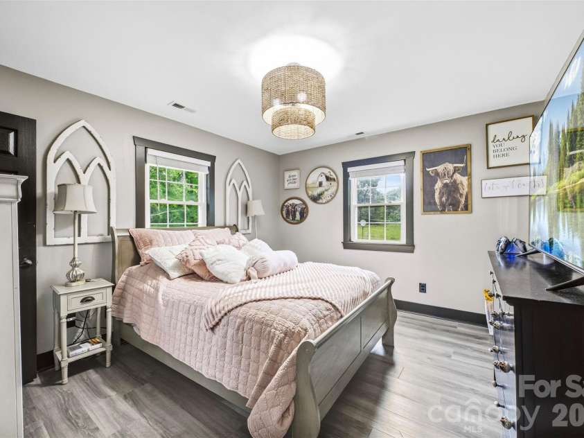 1207 Scenic Drive, Shelby, NC 28150.  MLS# CAR4426959, YatesRealty ID 52720. 
