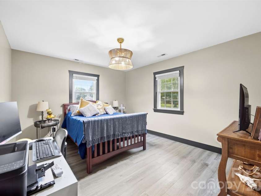 1207 Scenic Drive, Shelby, NC 28150.  MLS# CAR4426959, YatesRealty ID 52720. 