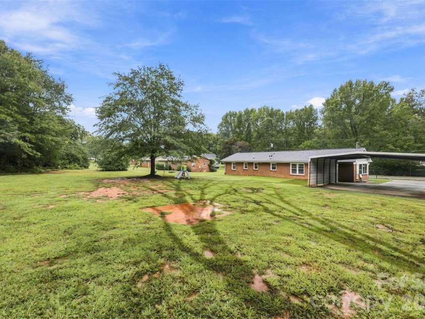 1207 Scenic Drive, Shelby, NC 28150.  MLS# CAR4426959, YatesRealty ID 52720. 
