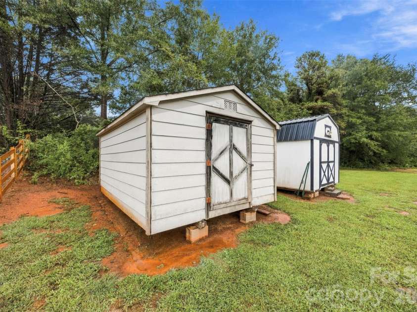 1207 Scenic Drive, Shelby, NC 28150.  MLS# CAR4426959, YatesRealty ID 52720. 