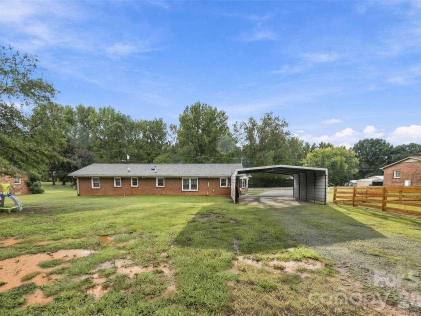 1207 Scenic Drive, Shelby, NC 28150.  MLS# CAR4426959, YatesRealty ID 52720. 