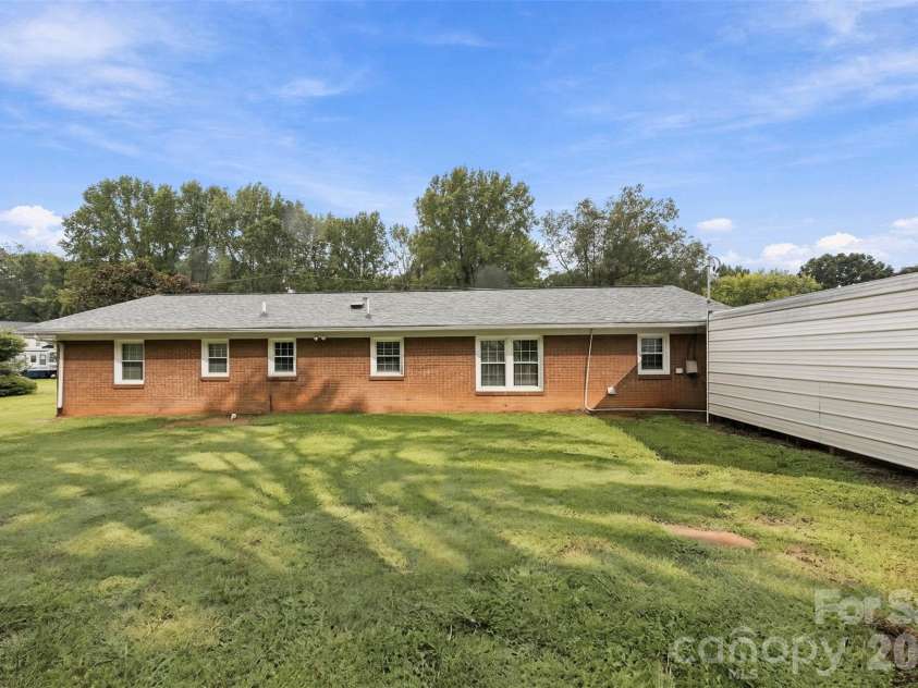 1207 Scenic Drive, Shelby, NC 28150.  MLS# CAR4426959, YatesRealty ID 52720. 