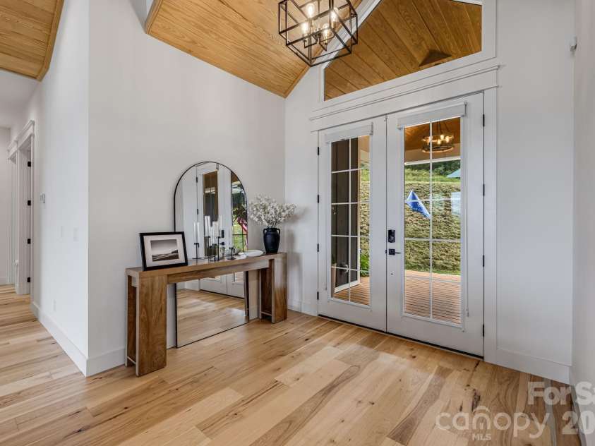297 Maple Knoll Drive, Hendersonville, NC 28792.  MLS# CAR4427248, YatesRealty ID 52722. 