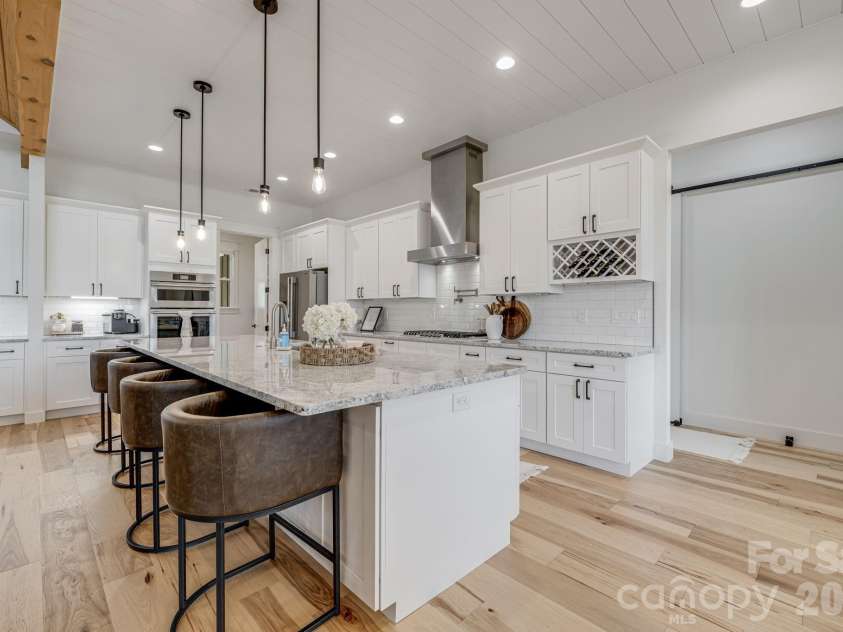 297 Maple Knoll Drive, Hendersonville, NC 28792.  MLS# CAR4427248, YatesRealty ID 52722. 