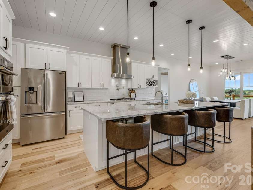 297 Maple Knoll Drive, Hendersonville, NC 28792.  MLS# CAR4427248, YatesRealty ID 52722. 