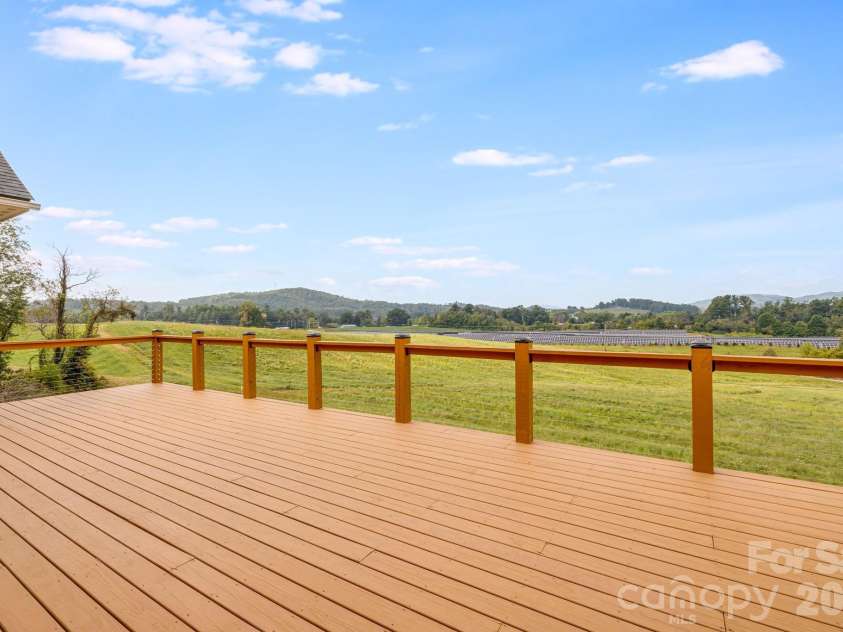 297 Maple Knoll Drive, Hendersonville, NC 28792.  MLS# CAR4427248, YatesRealty ID 52722. 