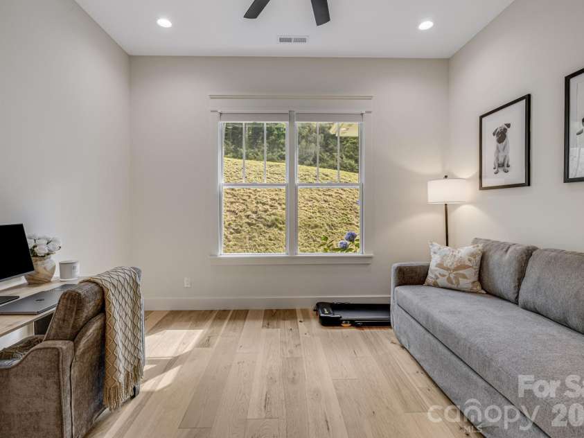 297 Maple Knoll Drive, Hendersonville, NC 28792.  MLS# CAR4427248, YatesRealty ID 52722. 