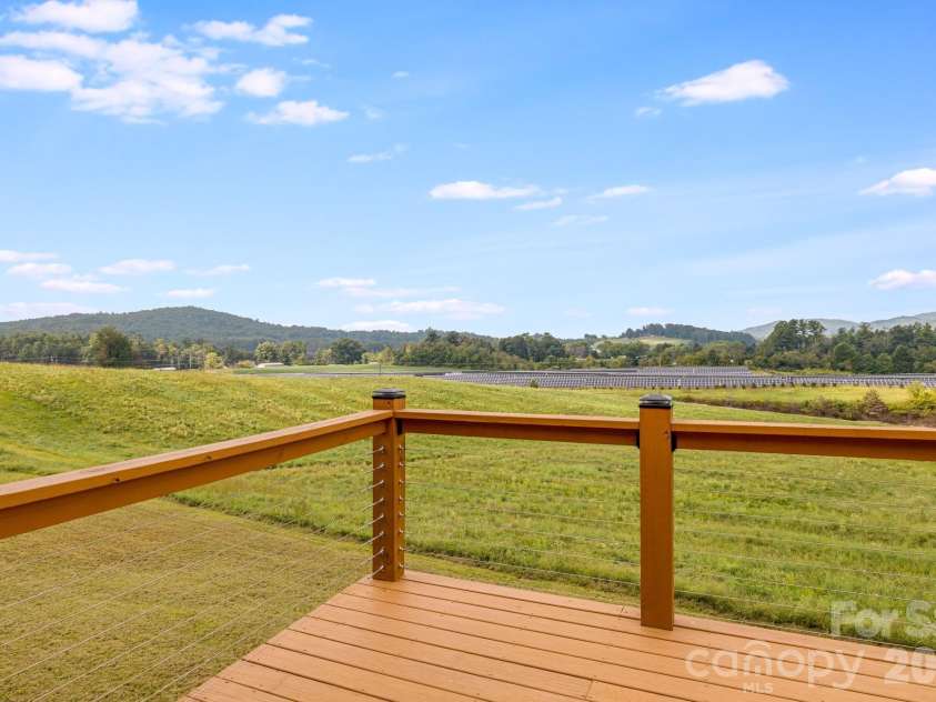 297 Maple Knoll Drive, Hendersonville, NC 28792.  MLS# CAR4427248, YatesRealty ID 52722. 