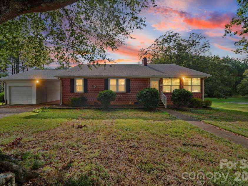 311 Old Nc 277 Loop Road, Dallas, NC 28034.  MLS# CAR4427660, YatesRealty ID 52723. 