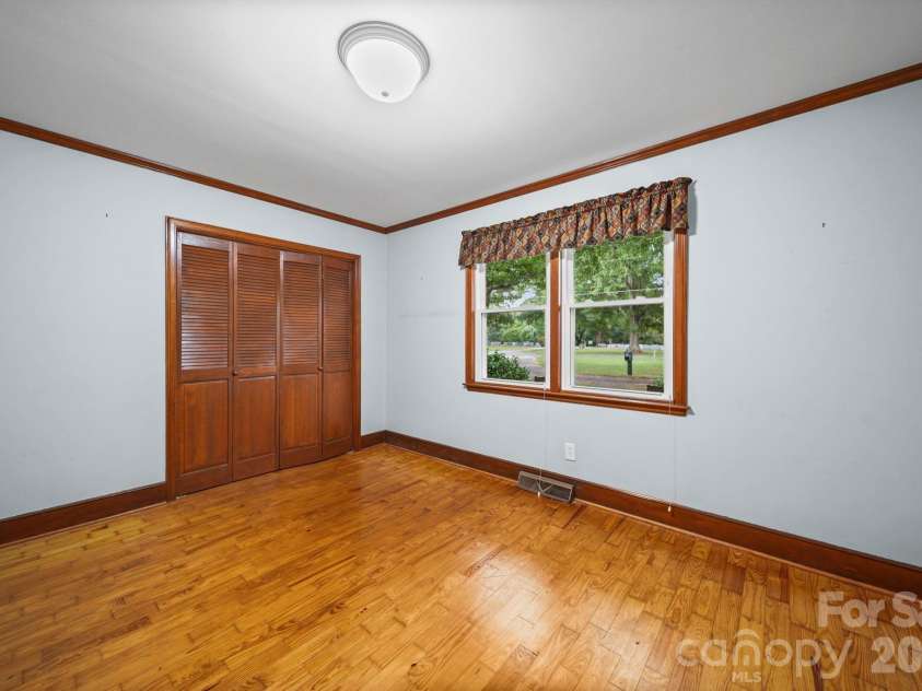 311 Old Nc 277 Loop Road, Dallas, NC 28034.  MLS# CAR4427660, YatesRealty ID 52723. 