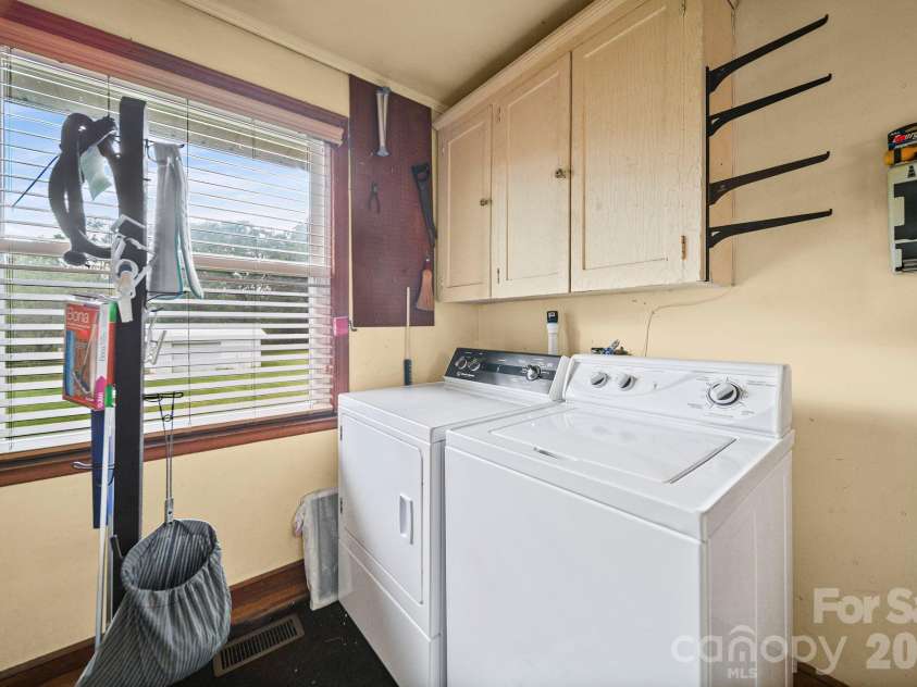 311 Old Nc 277 Loop Road, Dallas, NC 28034.  MLS# CAR4427660, YatesRealty ID 52723. 