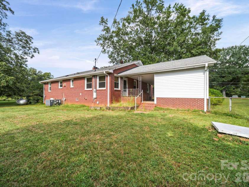 311 Old Nc 277 Loop Road, Dallas, NC 28034.  MLS# CAR4427660, YatesRealty ID 52723. 