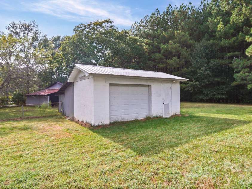 311 Old Nc 277 Loop Road, Dallas, NC 28034.  MLS# CAR4427660, YatesRealty ID 52723. 