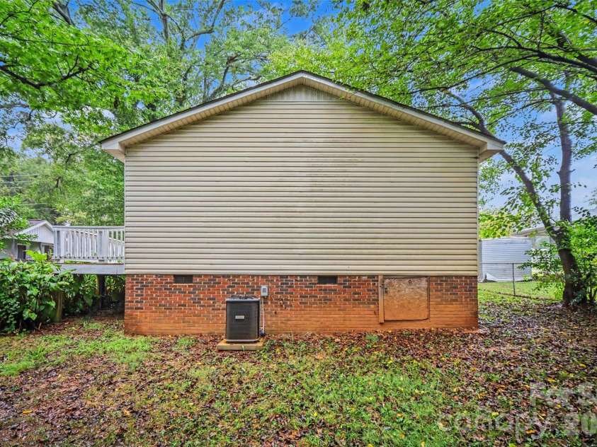 826 2nd Street, Kings Mountain, NC 28086.  MLS# CAR4428125, YatesRealty ID 52724. 
