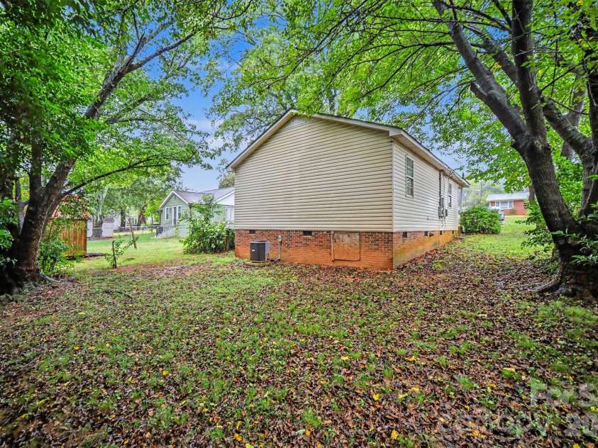 826 2nd Street, Kings Mountain, NC 28086.  MLS# CAR4428125, YatesRealty ID 52724. 