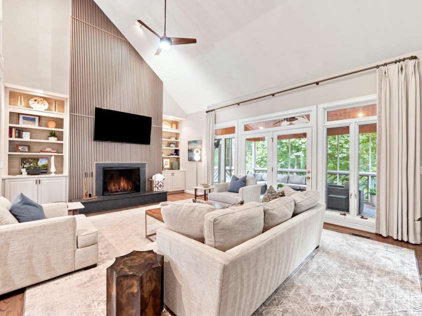 6643 Colston Court, Charlotte, NC 28210.  MLS# CAR4416172, YatesRealty ID 52729. 