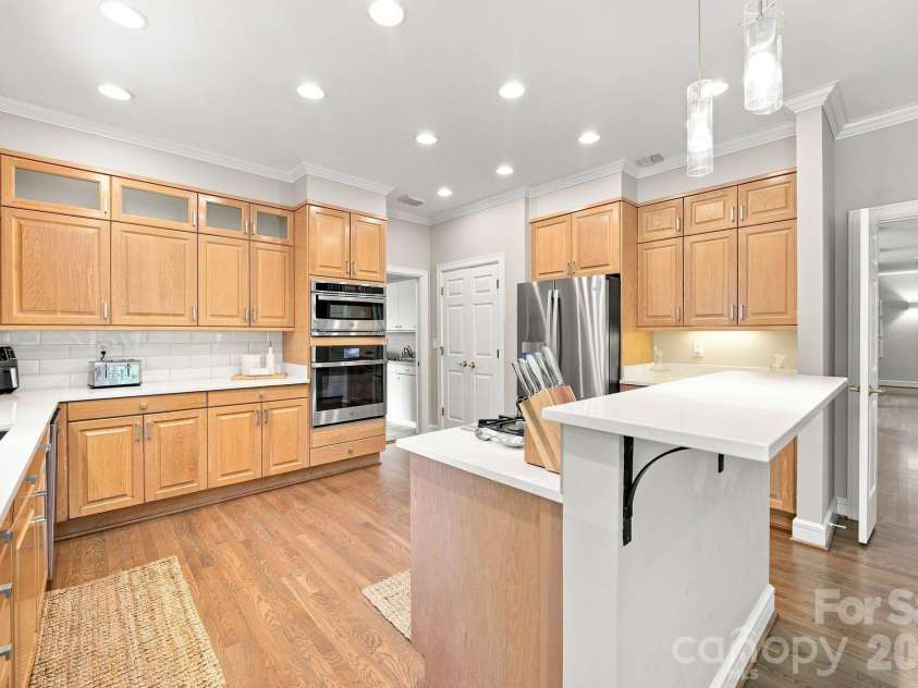 6643 Colston Court, Charlotte, NC 28210.  MLS# CAR4416172, YatesRealty ID 52729. 