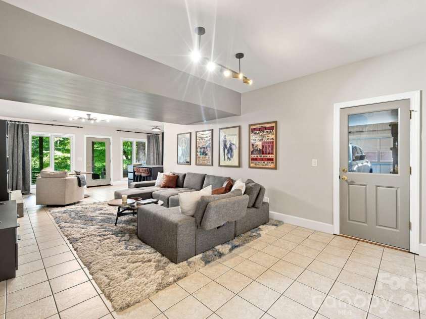 6643 Colston Court, Charlotte, NC 28210.  MLS# CAR4416172, YatesRealty ID 52729. 