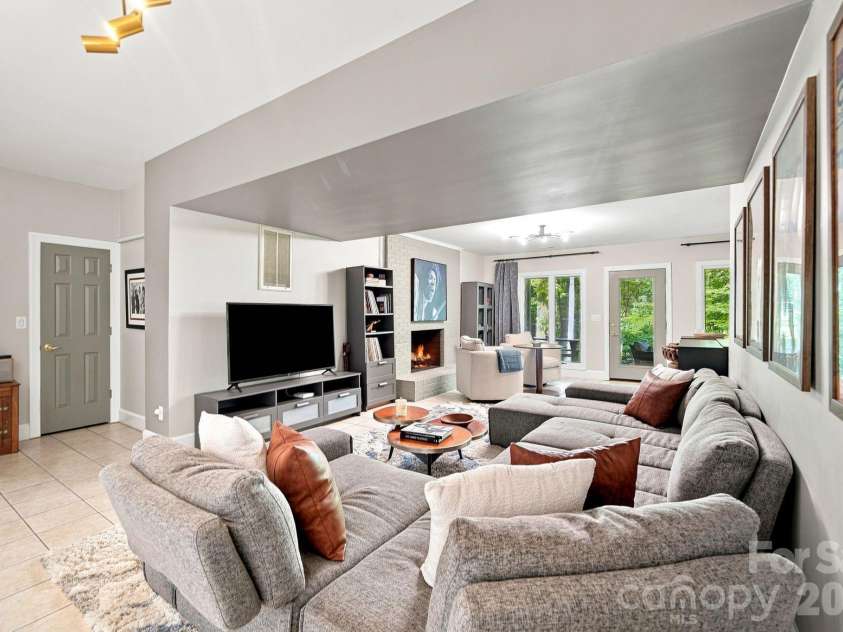 6643 Colston Court, Charlotte, NC 28210.  MLS# CAR4416172, YatesRealty ID 52729. 