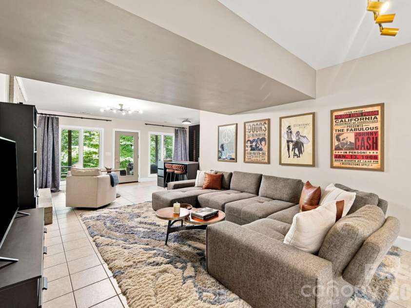 6643 Colston Court, Charlotte, NC 28210.  MLS# CAR4416172, YatesRealty ID 52729. 