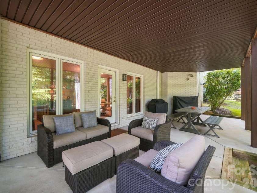 6643 Colston Court, Charlotte, NC 28210.  MLS# CAR4416172, YatesRealty ID 52729. 