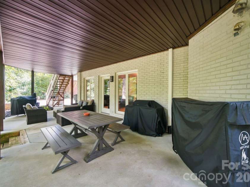6643 Colston Court, Charlotte, NC 28210.  MLS# CAR4416172, YatesRealty ID 52729. 