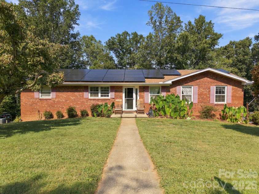 7 Fieldcrest Circle, Asheville, NC 28806.  MLS# CAR4422767, YatesRealty ID 52736. 
