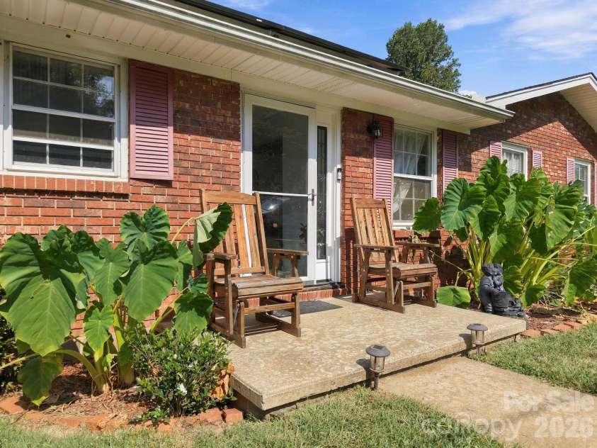 7 Fieldcrest Circle, Asheville, NC 28806.  MLS# CAR4422767, YatesRealty ID 52736. 