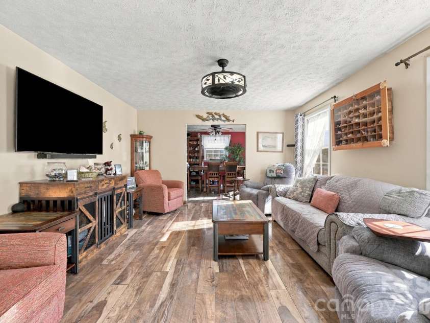 7 Fieldcrest Circle, Asheville, NC 28806.  MLS# CAR4422767, YatesRealty ID 52736. 